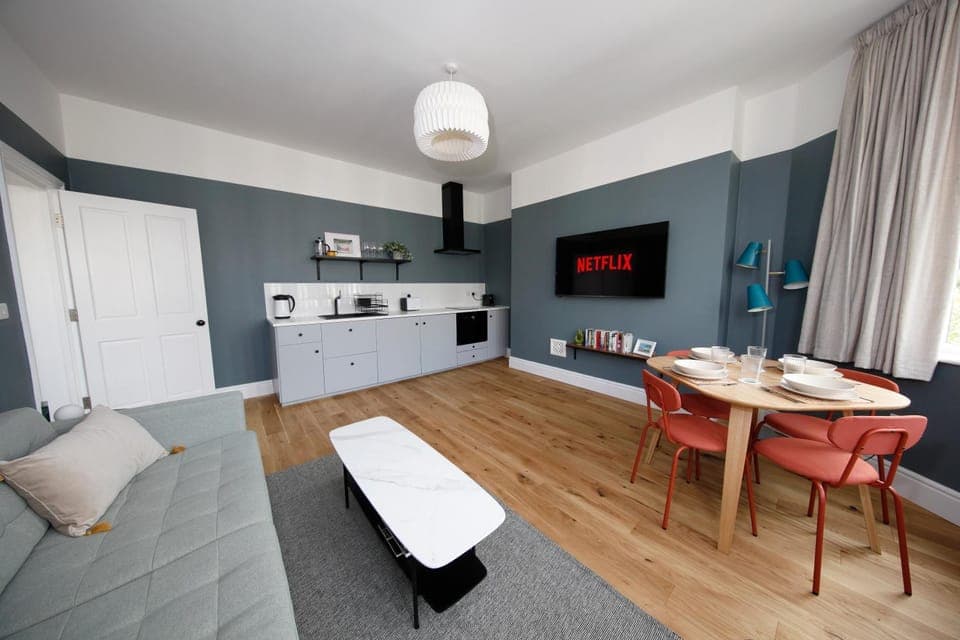 TV and multimedia, Kitchen or kitchenette, Living room, Seating area, Dining area, minibar, pet friendly, stove