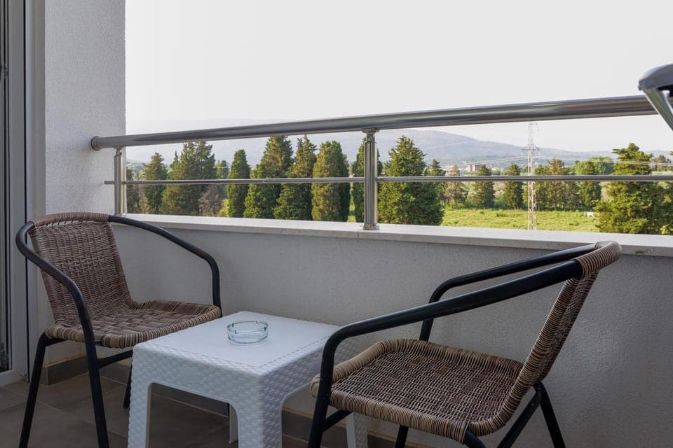 Property building, Patio, Day, Natural landscape, View (from property/room), Balcony/Terrace, Mountain view