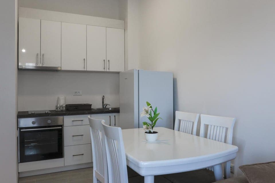 Kitchen or kitchenette, Dining area, pet friendly, stove