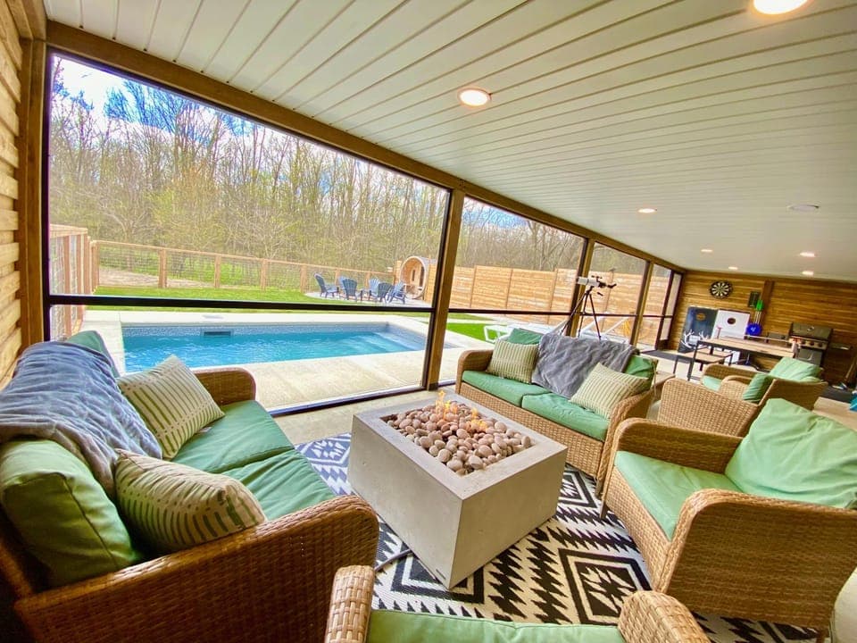 Patio, BBQ facilities, Sauna, View (from property/room), Swimming pool, flat iron