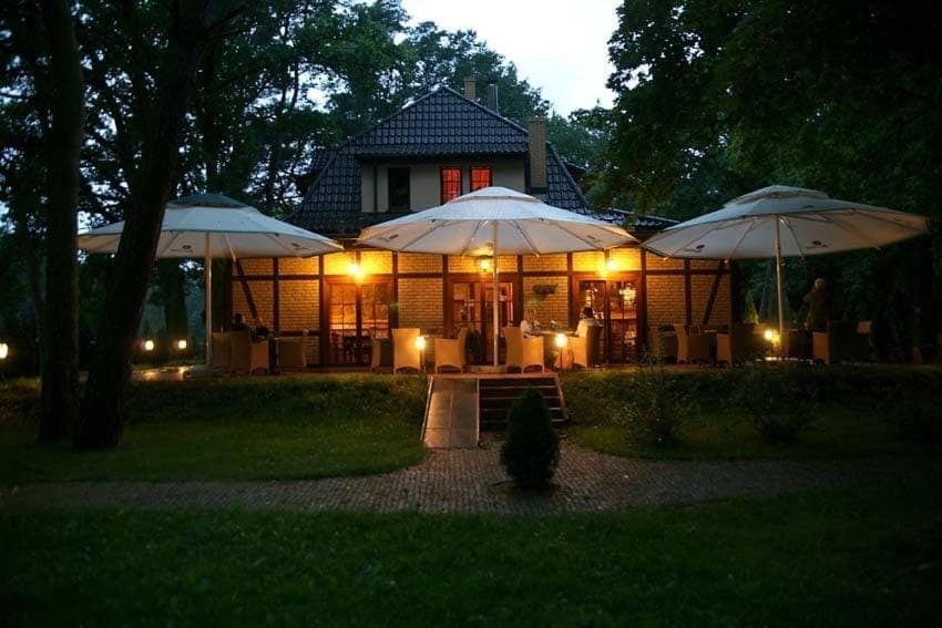 Restaurant/places to eat, Balcony/Terrace