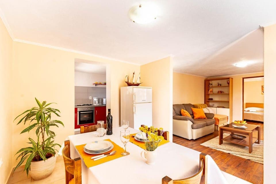 Living room, Dining area, kitchen