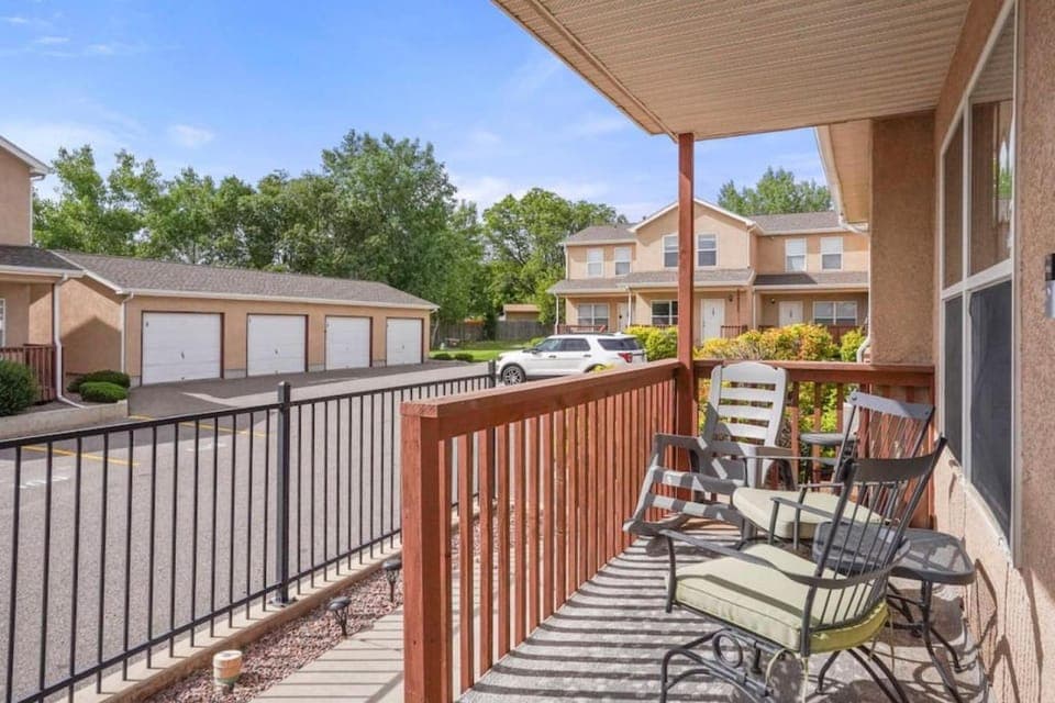 2 bed 2 and a half bath close to shopping restaurants and more House in Pueblo West
