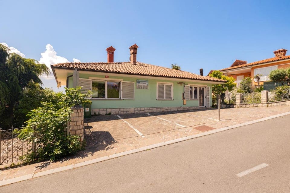 Property building, Day