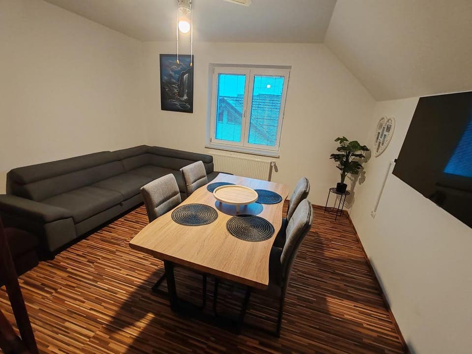 TV and multimedia, Seating area