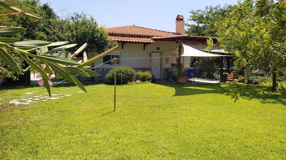 Property building, Day, Natural landscape, Garden, Garden view