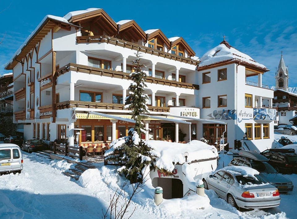 Facade/entrance, Winter