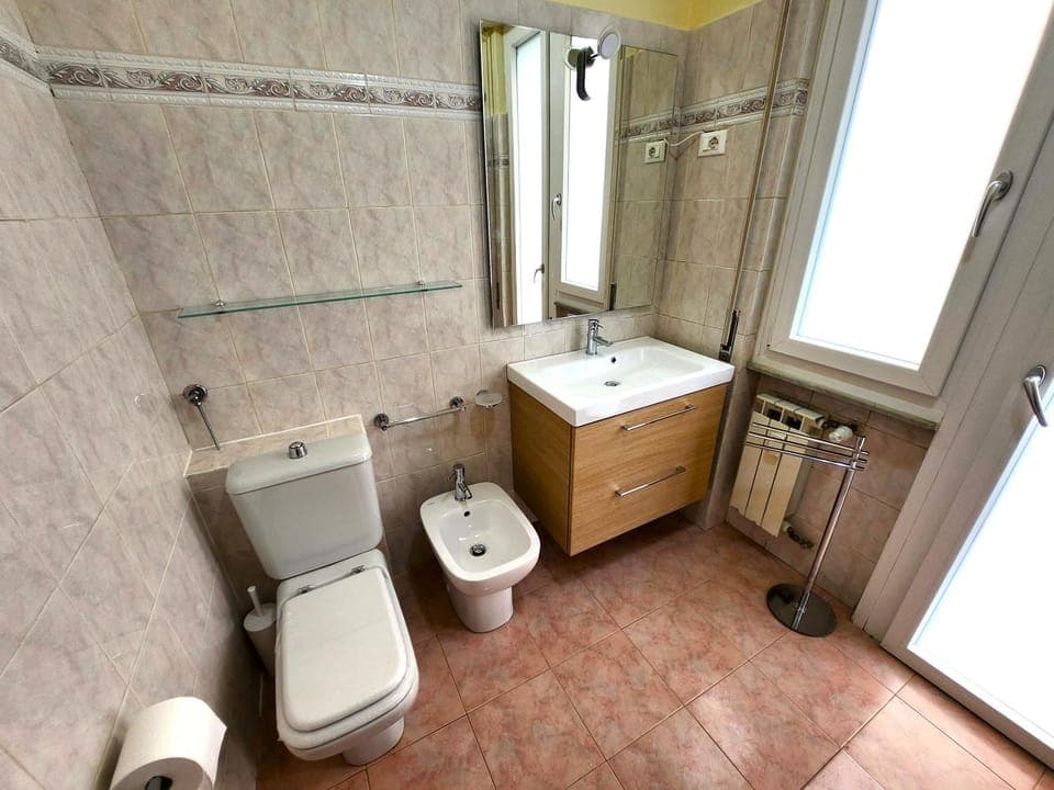 Toilet, Bathroom, bidet, towels