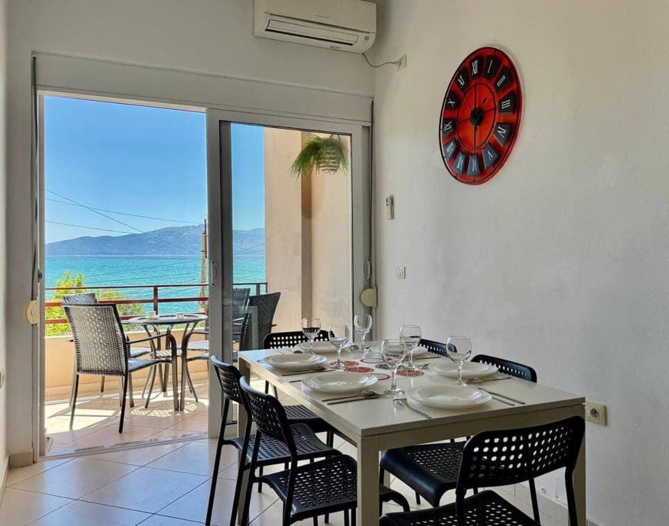 View (from property/room), Balcony/Terrace, Dining area, Sea view