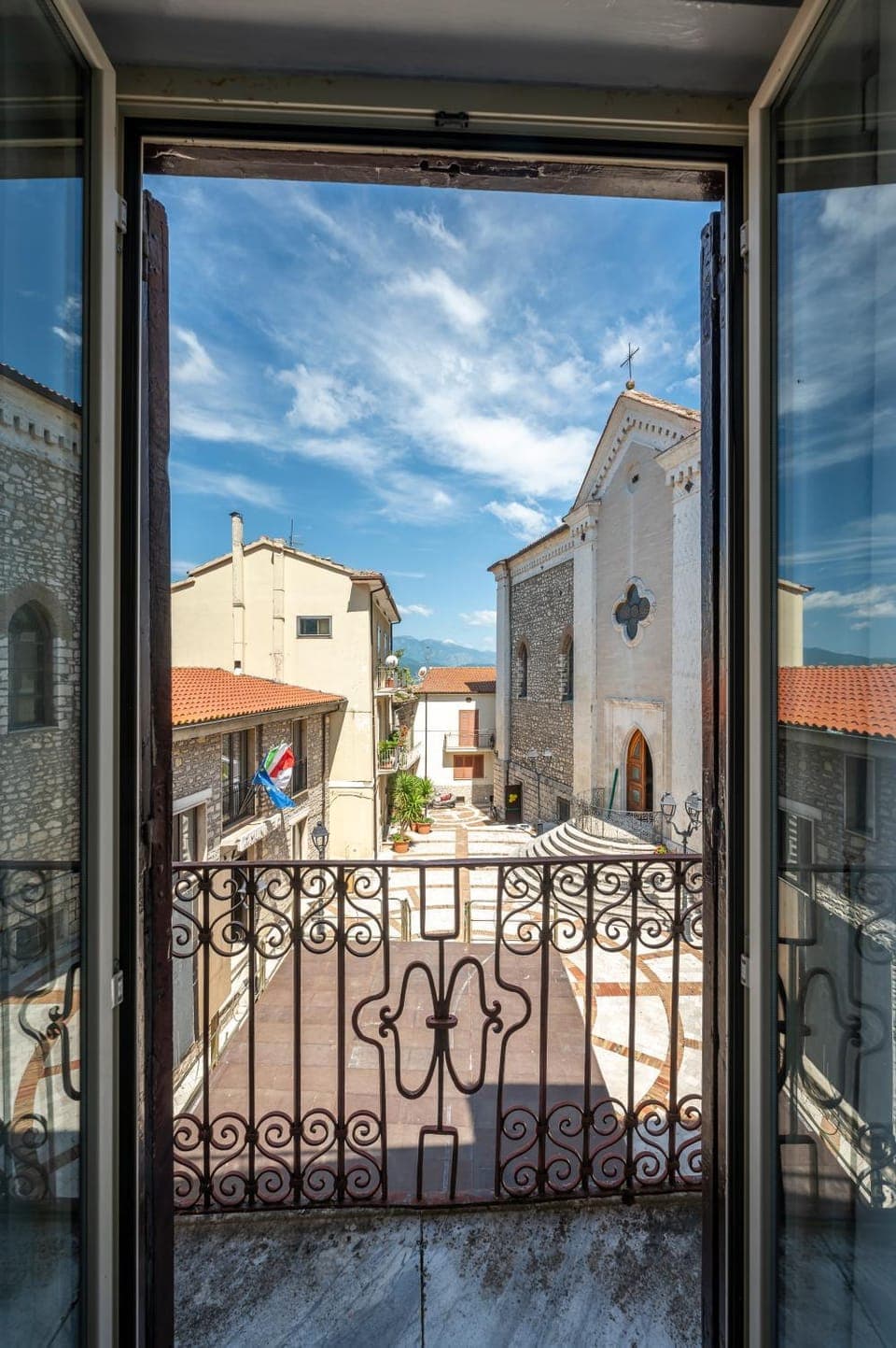View (from property/room), Balcony/Terrace, Quiet street view