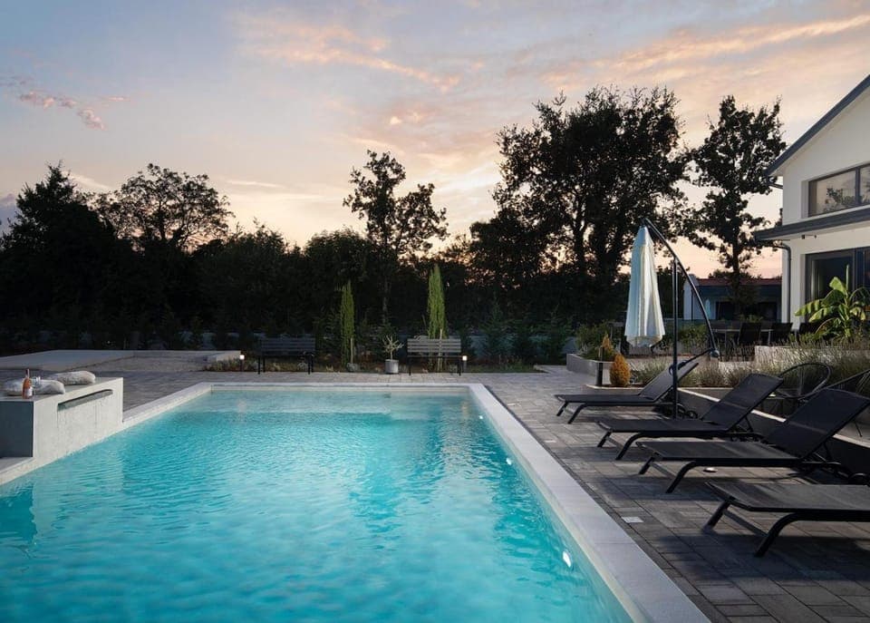 Patio, Natural landscape, Garden, Evening entertainment, Garden view, Pool view, Swimming pool, Swimming pool, sunbed