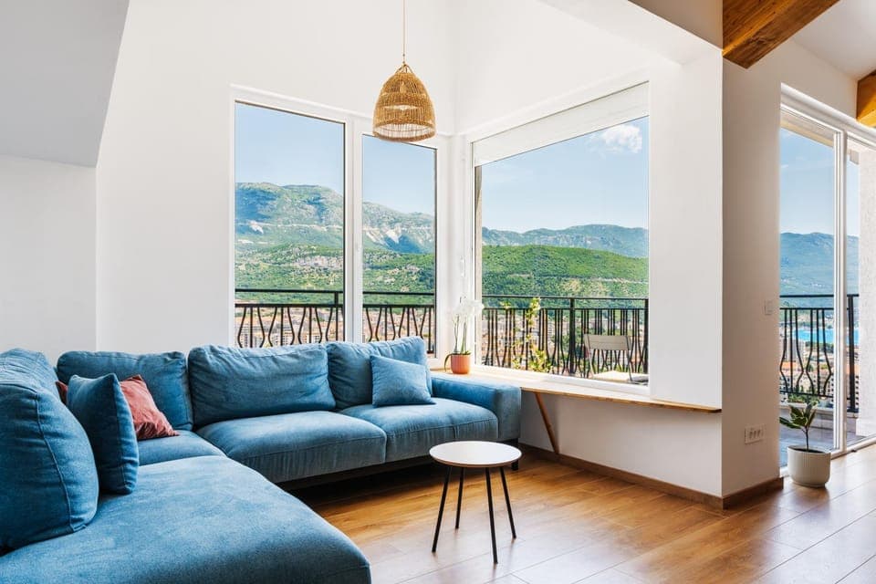 View (from property/room), Balcony/Terrace, Living room, Seating area, Mountain view