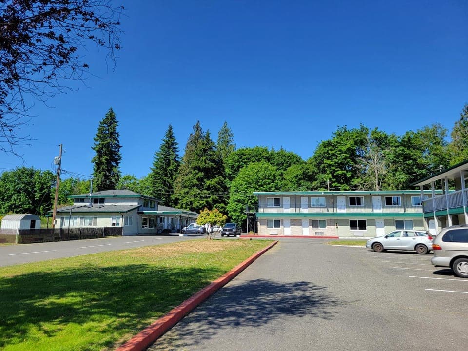 Property building, Natural landscape, Parking
