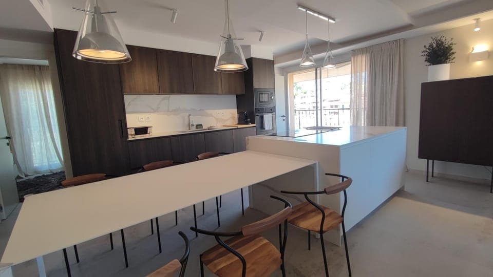 Kitchen or kitchenette, Living room, Seating area, Dining area, minibar, stove