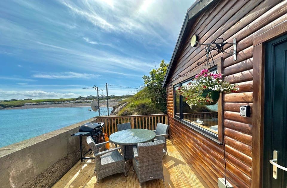 Property building, Patio, Day, Natural landscape, View (from property/room), Balcony/Terrace, Sea view