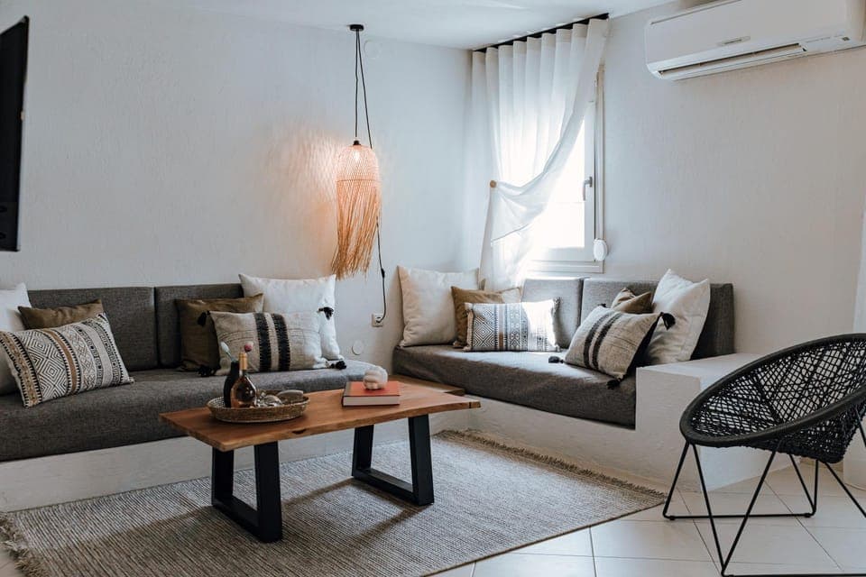 Living room, Seating area, air conditioner