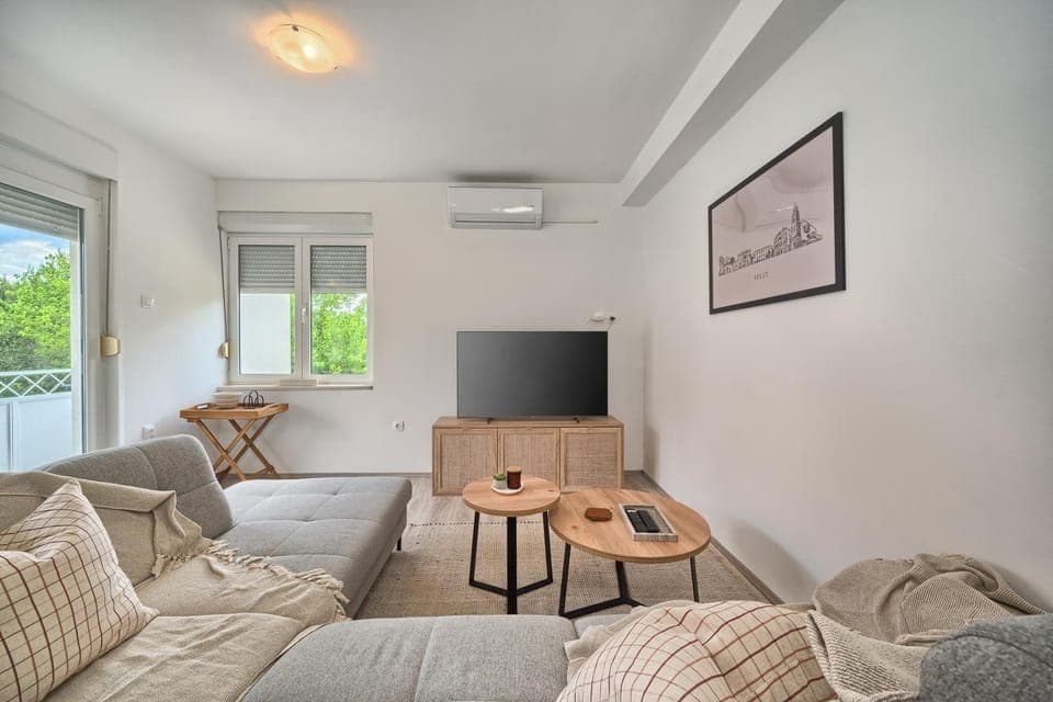 A 2 luxury apt w big balcony 4 min walk to beach Apartment in Split