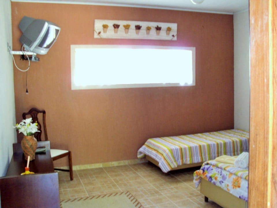 Bed, Photo of the whole room, Breakfast, oven, towels, air conditioner