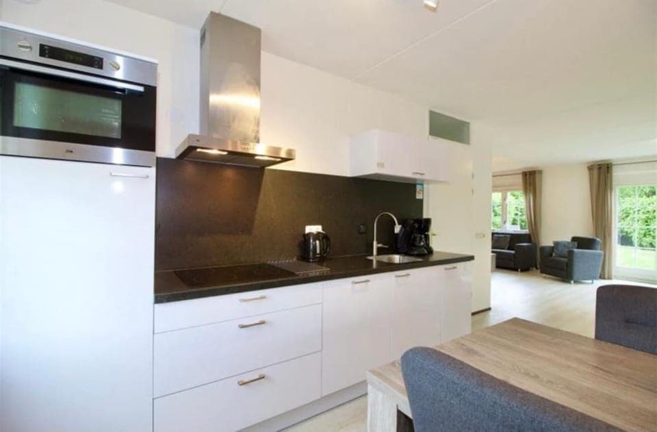 Kitchen or kitchenette, Seating area, Dining area, pet friendly