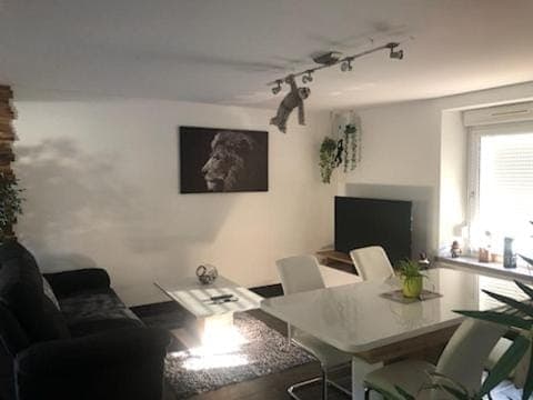 Communal lounge/ TV room, TV and multimedia, Dining area