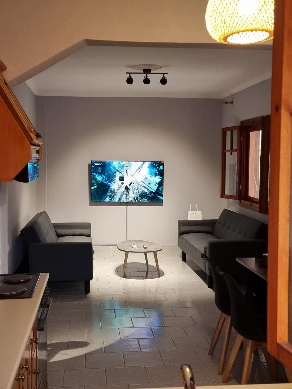 TV and multimedia, Living room, Seating area, Evening entertainment