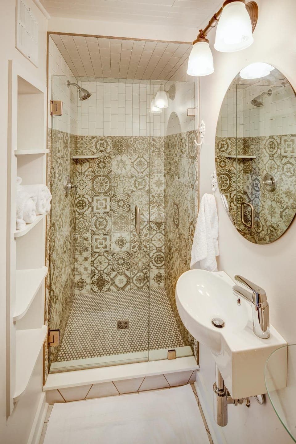 Fairytale Loft Suite 1 bed, 1 bath Luxury Apartment in Downtown Belmont House in Charlottesville