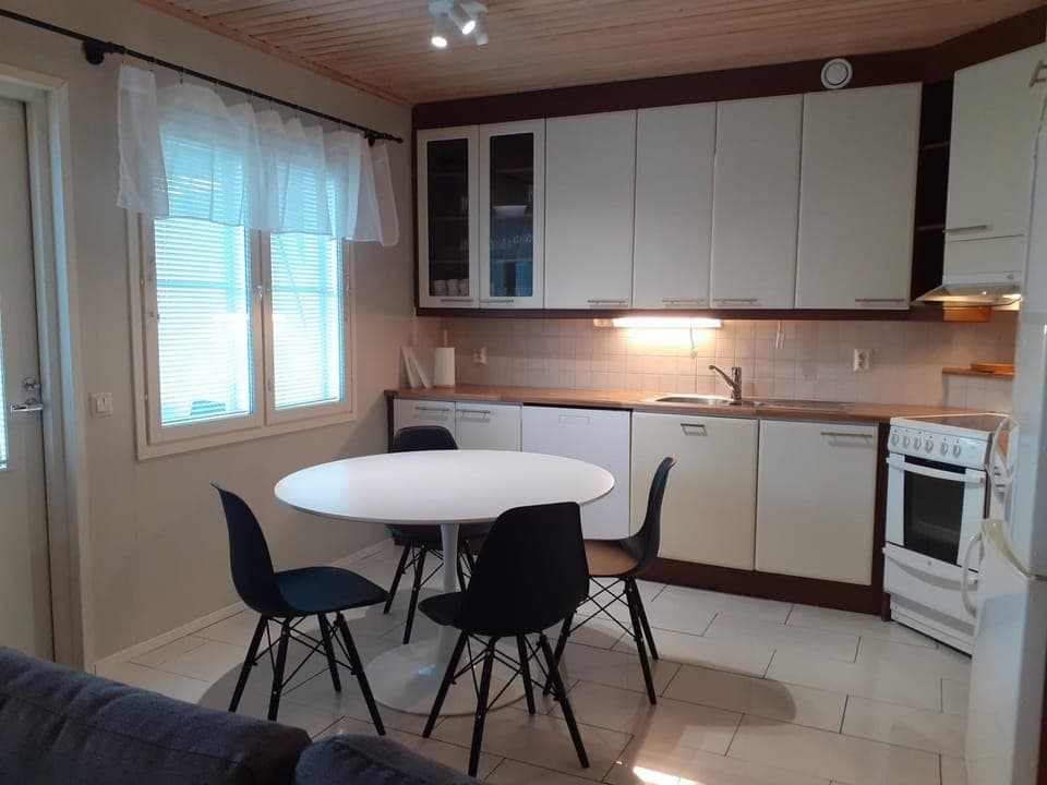 Kitchen or kitchenette, Dining area, dishwasher, pet friendly