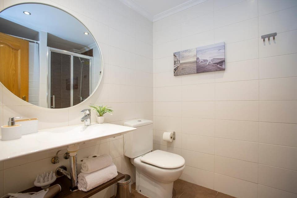 Bathroom, towels