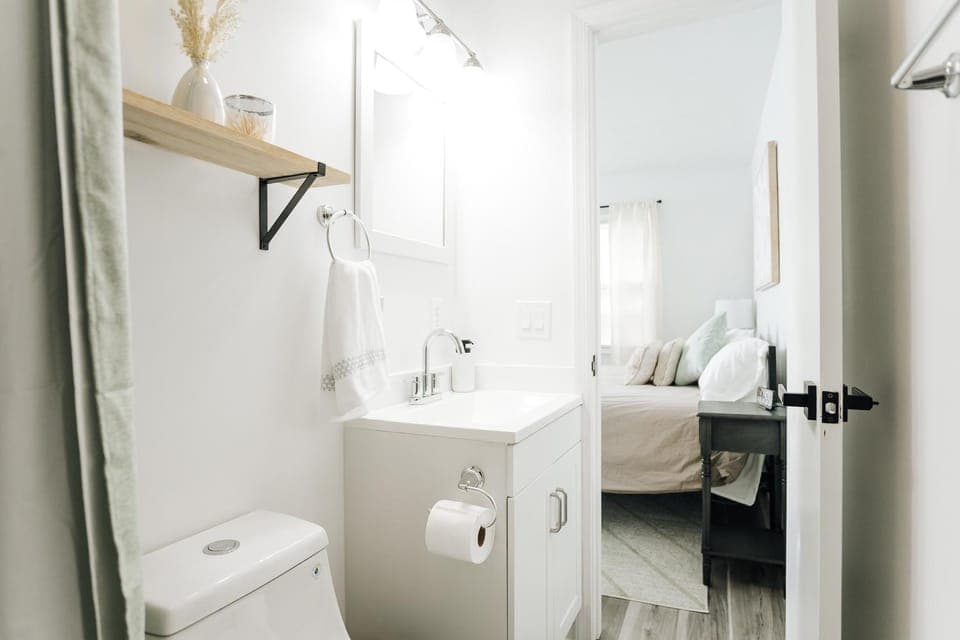 Shower, Toilet, Bathroom, towels
