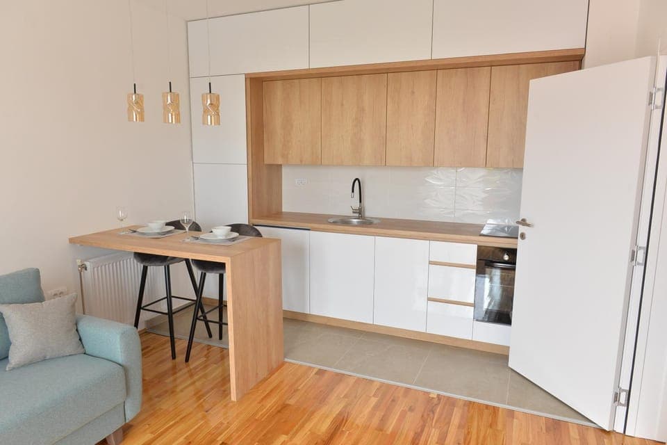 Kitchen or kitchenette, Dining area, stove