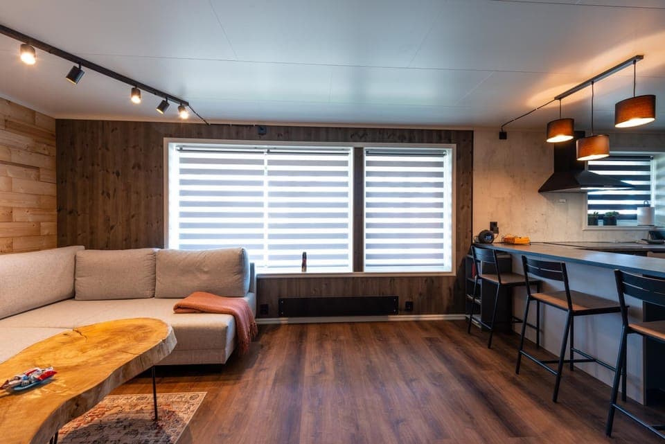 Kitchen or kitchenette, Living room, Seating area, Dining area