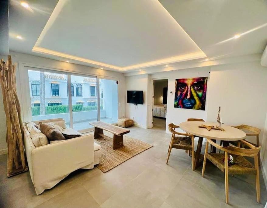 Communal lounge/ TV room, Dining area