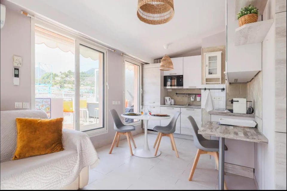 Kitchen or kitchenette, Living room, Seating area, Dining area, minibar, stove, toaster