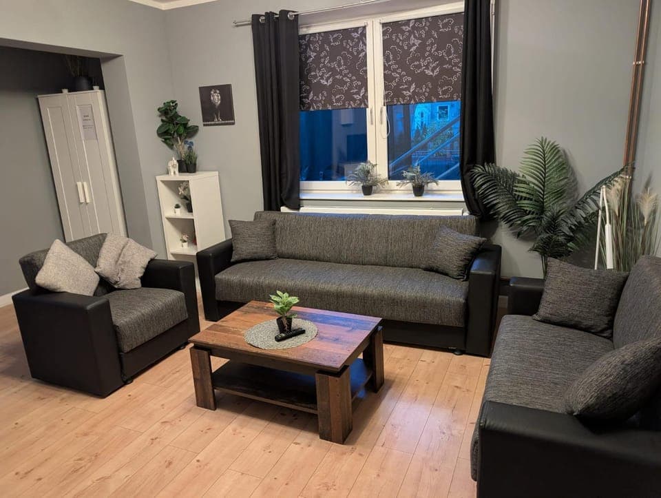 Living room, Photo of the whole room, Seating area, heating, wardrobe