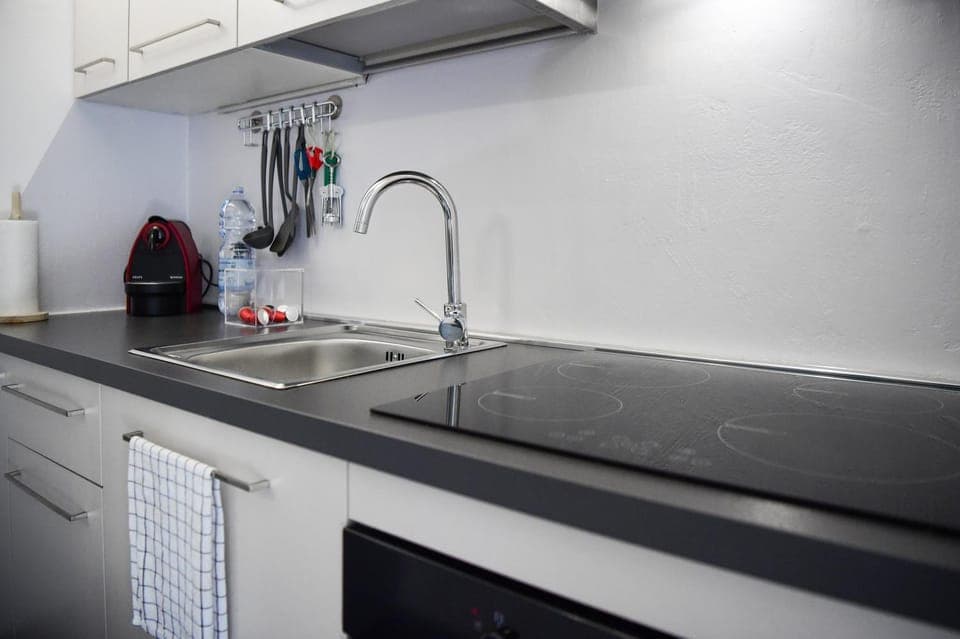 Coffee/tea facilities, View (from property/room), Kitchen or kitchenette, Decorative detail, locker, microwave, toaster, kitchen