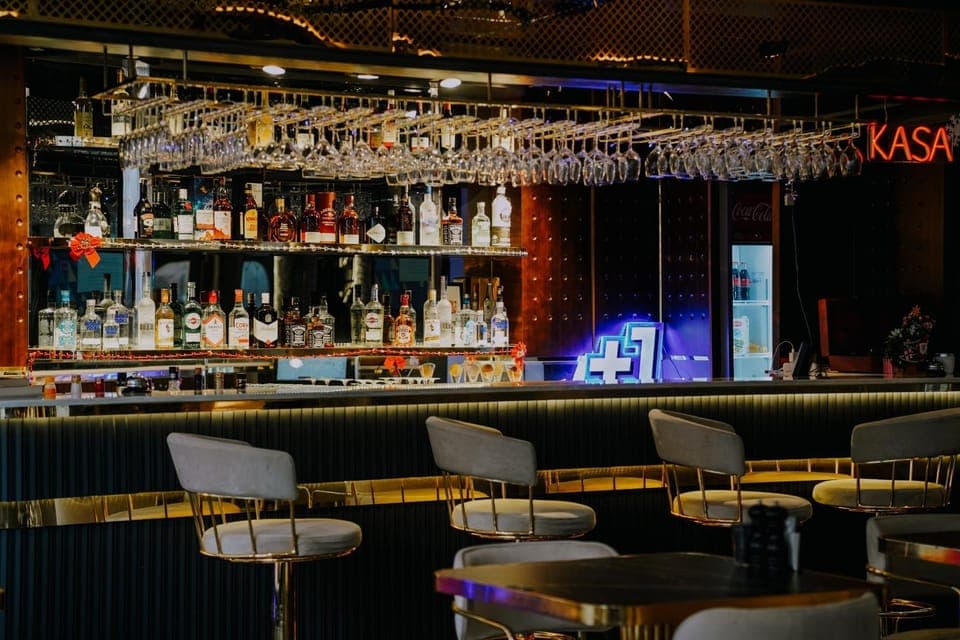 Restaurant/places to eat, Lounge or bar, Food and drinks, Drinks