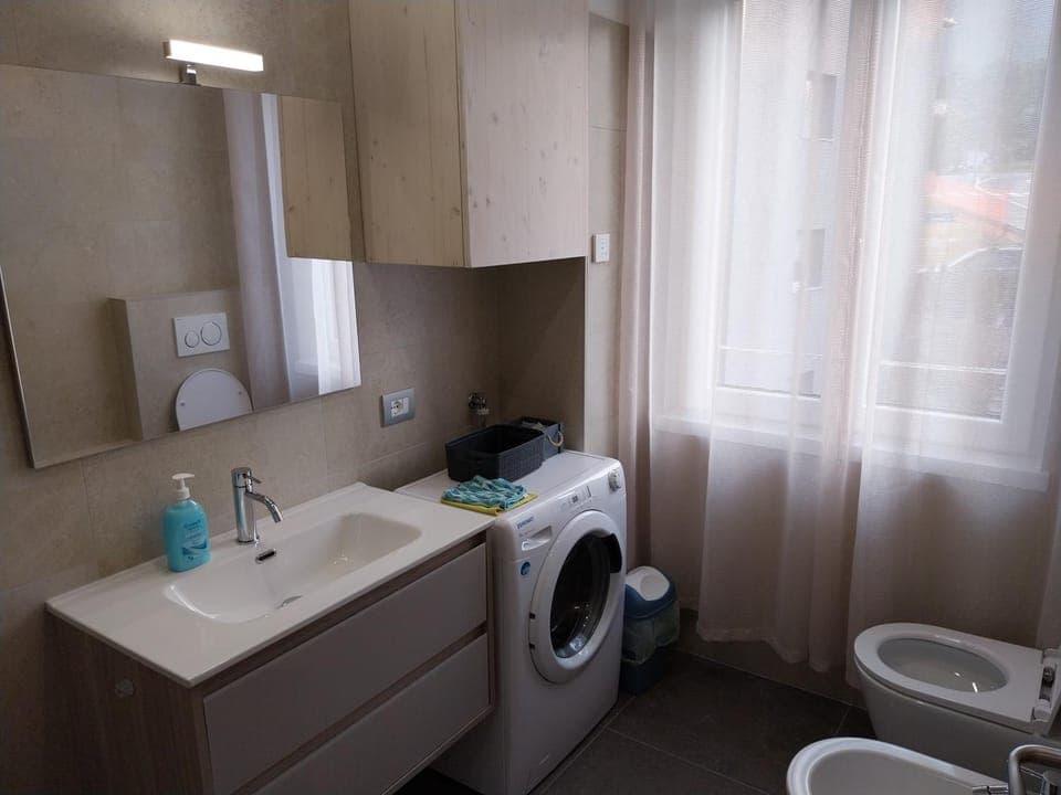 Bathroom, washing machine