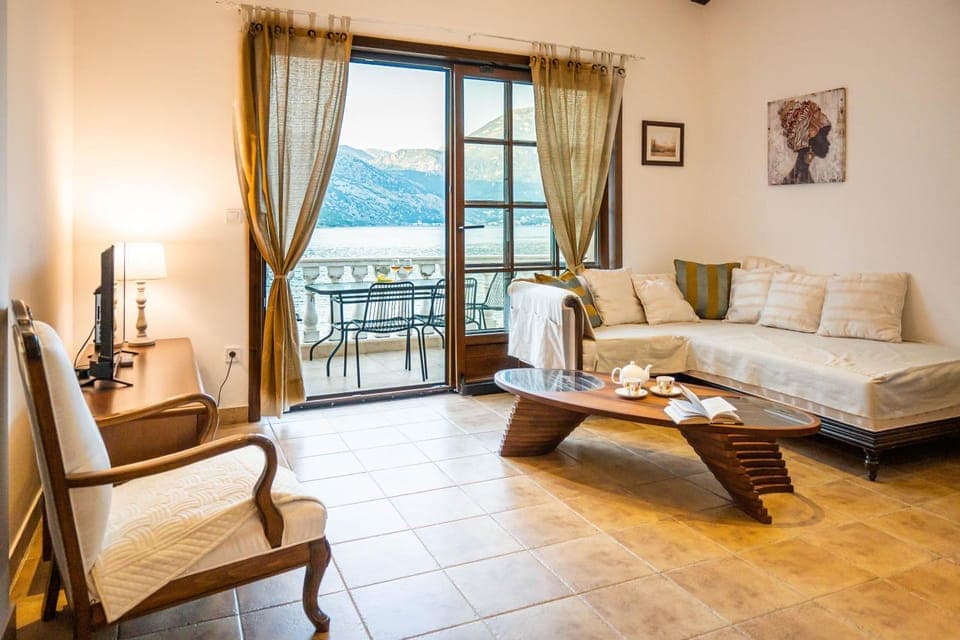 Natural landscape, View (from property/room), Balcony/Terrace, Living room, Photo of the whole room, Seating area, Dining area, Sea view