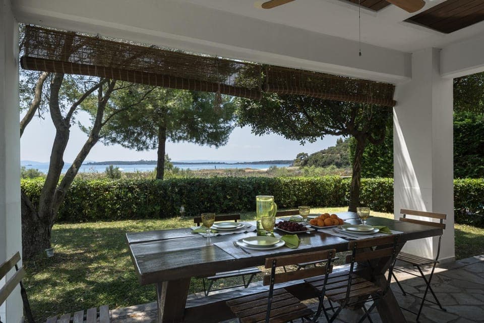 Patio, Day, Natural landscape, Garden, Dining area, Food, Sea view