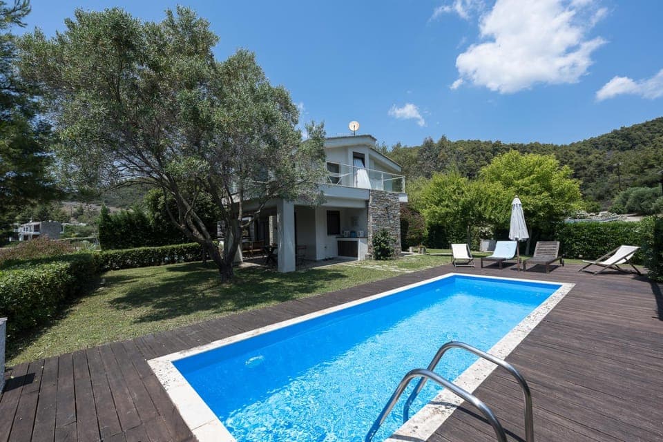 Day, Natural landscape, Garden, Pool view, Swimming pool, sunbed