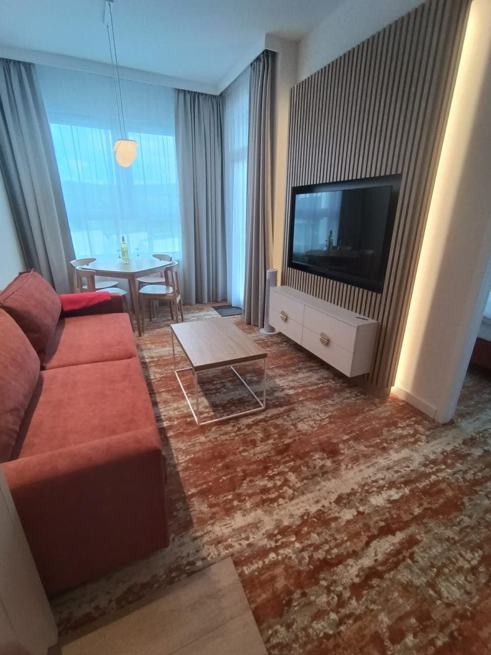 Bed, TV and multimedia, Living room, Photo of the whole room, Seating area