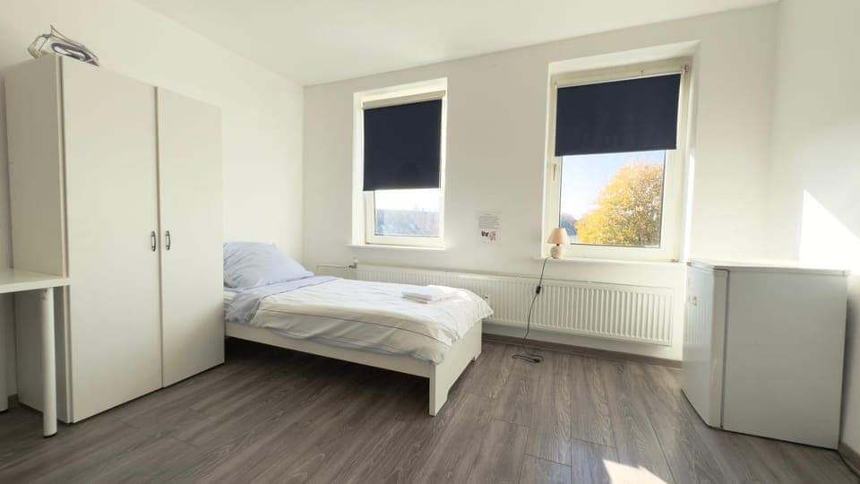 Bed, Photo of the whole room, Bedroom, internet, wardrobe