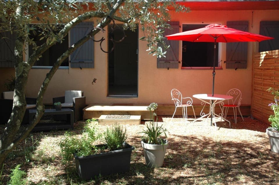 Patio, Facade/entrance