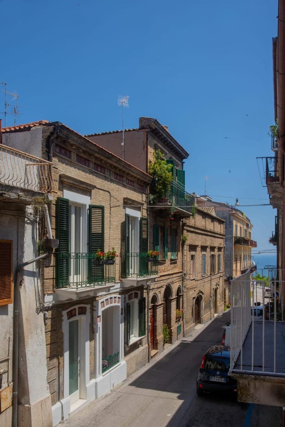 Property building, Neighbourhood, Sea view, Street view