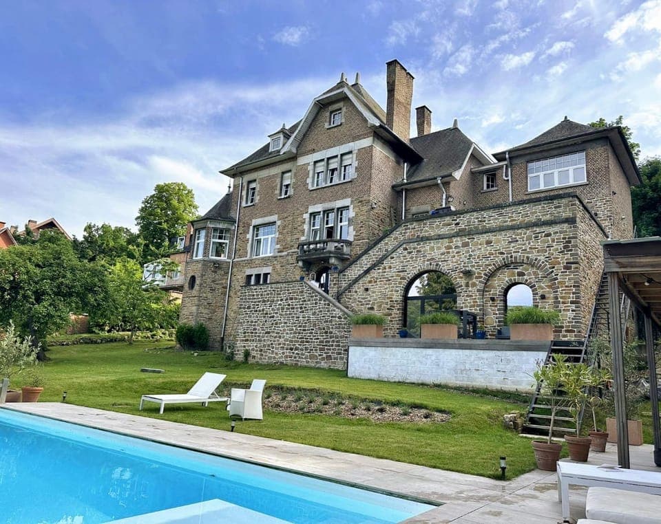 Property building, Day, Swimming pool, sunbed