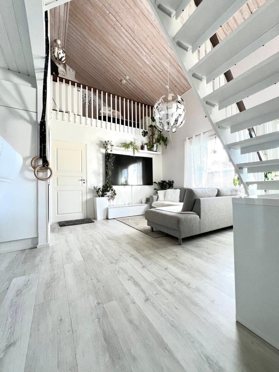 Hopea Villa, Vuokatin ytimessä sisältyy Sauna, ilmainen pysäköinti, Wi-Fi, 55smartTV, omapiha, sopii perheille House in Finland