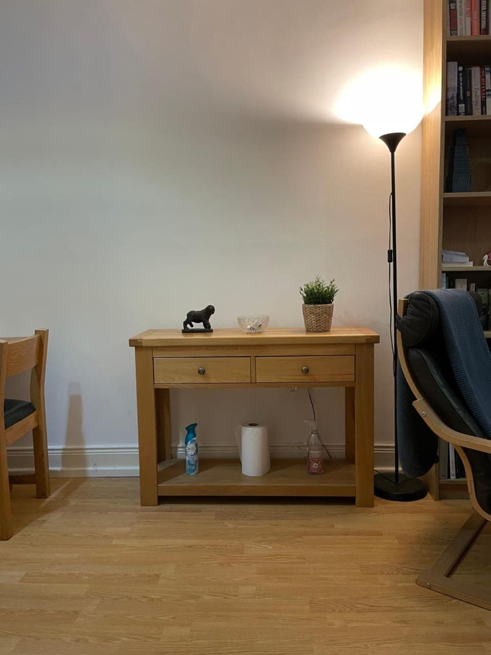 Living room, hair dresser