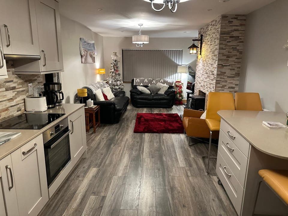 Kitchen or kitchenette, Living room, Seating area, Dining area, dishwasher, oven, stove