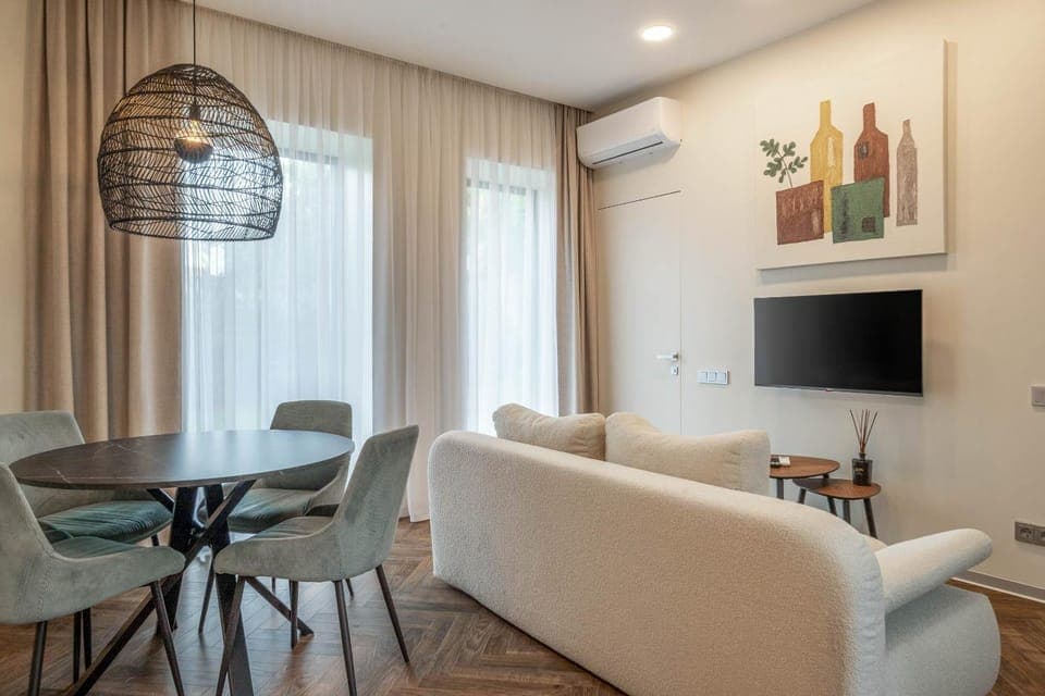 Living room, Dining area, air conditioner