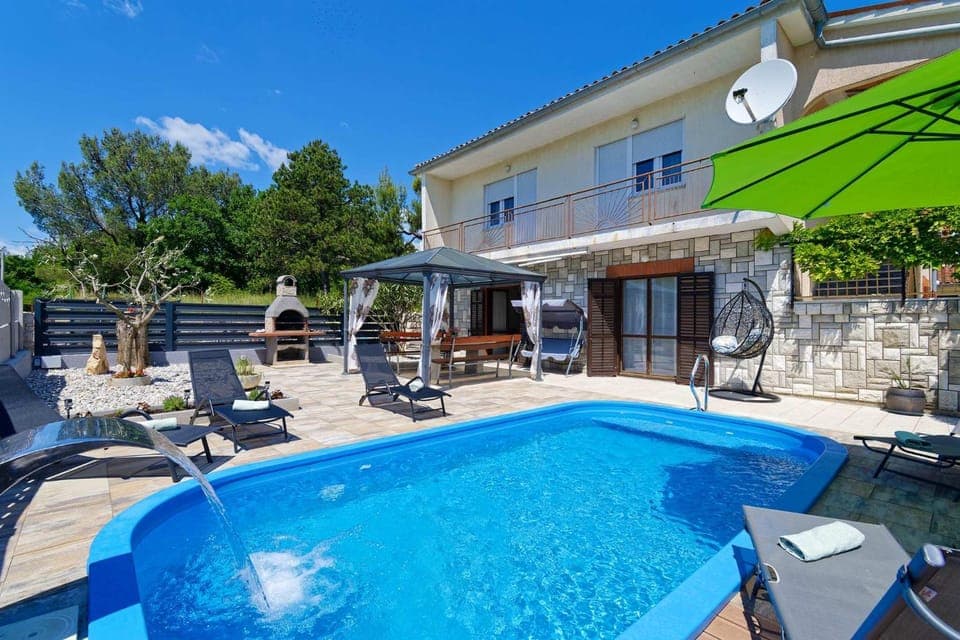 Property building, Pool view, Swimming pool